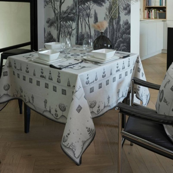 le-jardin-merveilleux-tablecloth (1)